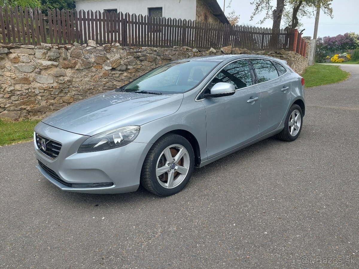 Volvo V40 D3 2.0 D 140.769 km - kroupy