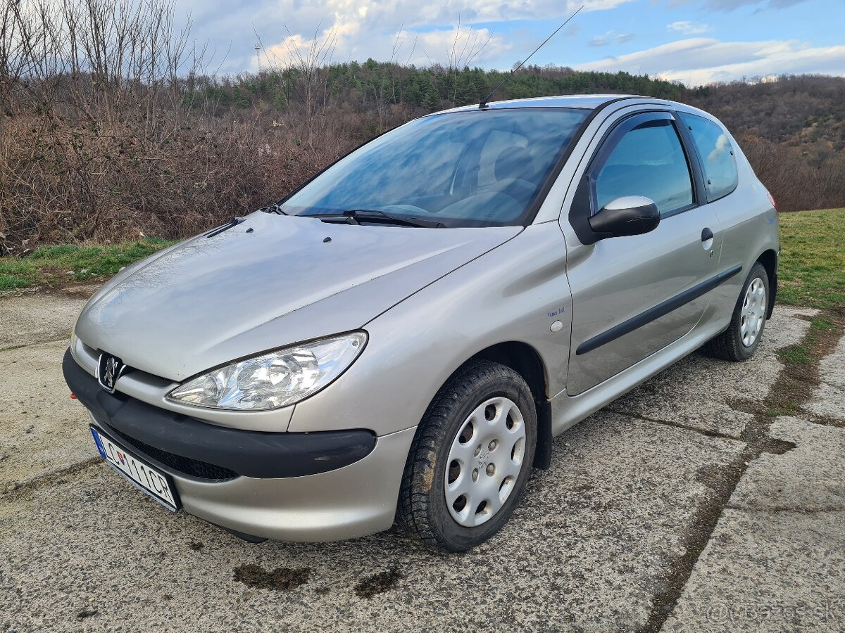 Peugeot 206 1,1 benzín 2. Majiteľ SR