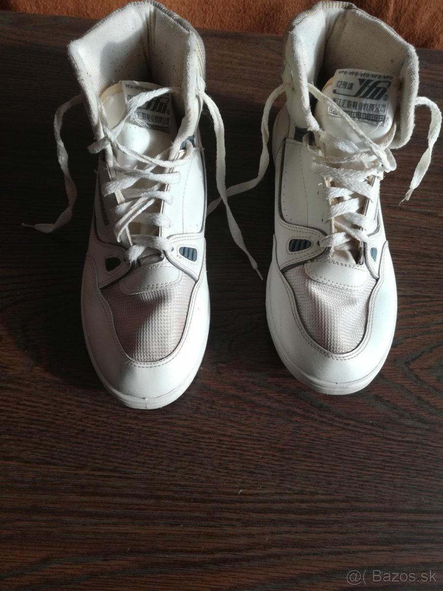 Športové botasky  bielo - šedé