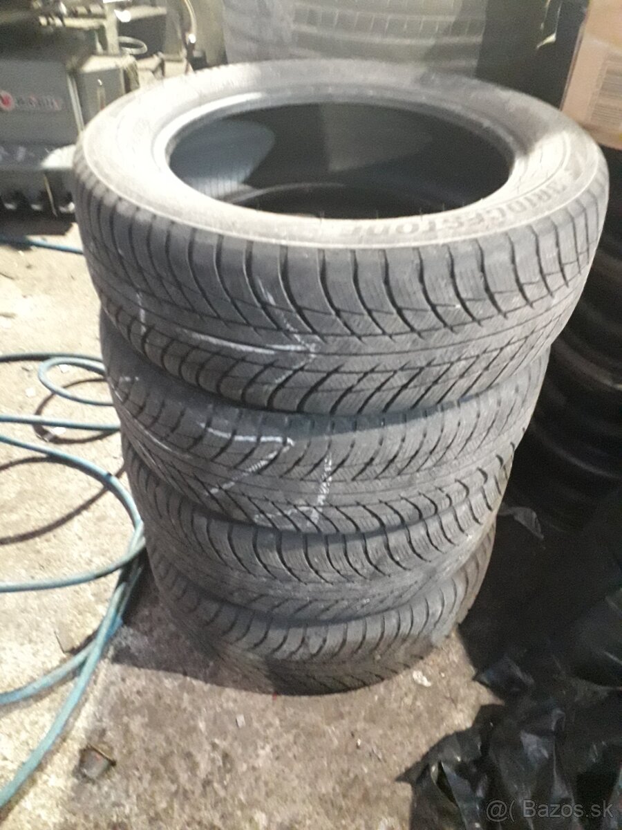 Zimne pneu 205/60 r17  rok 31/21 Bridgestone blizak