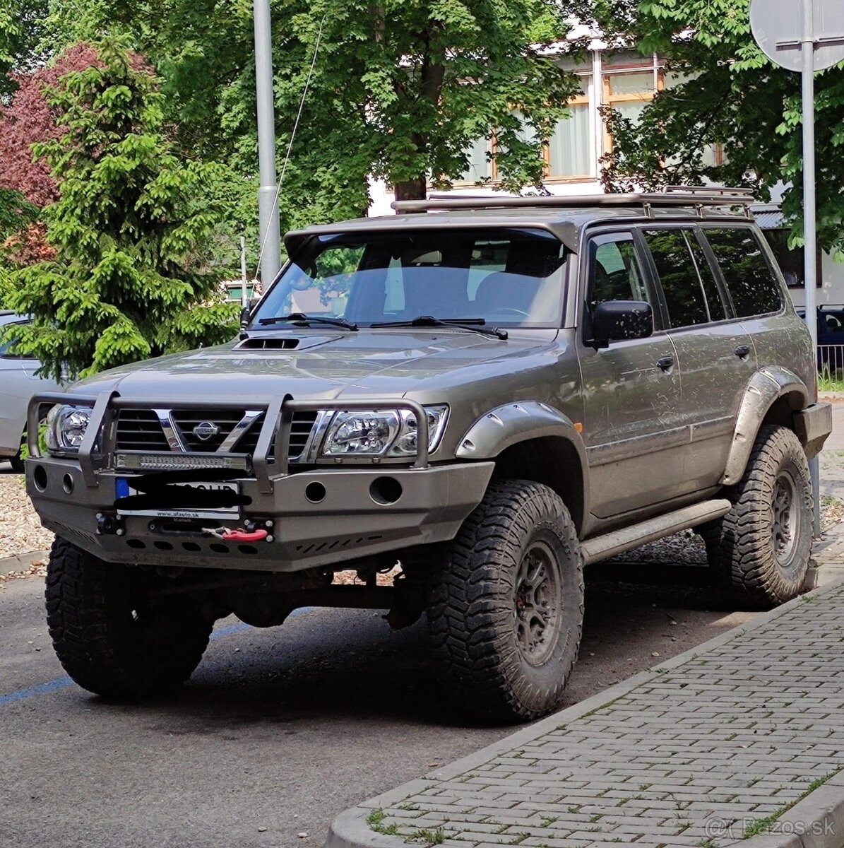 Predám Nissan patrol y61