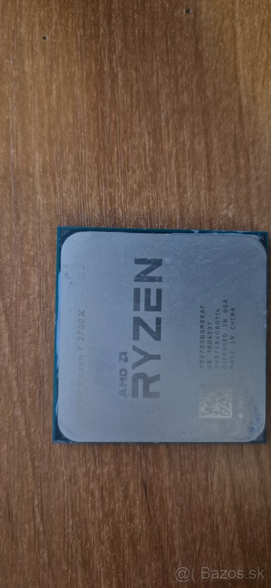 AMD Ryzen 7 2700X,  3,7MHz turbo 4,3MHz