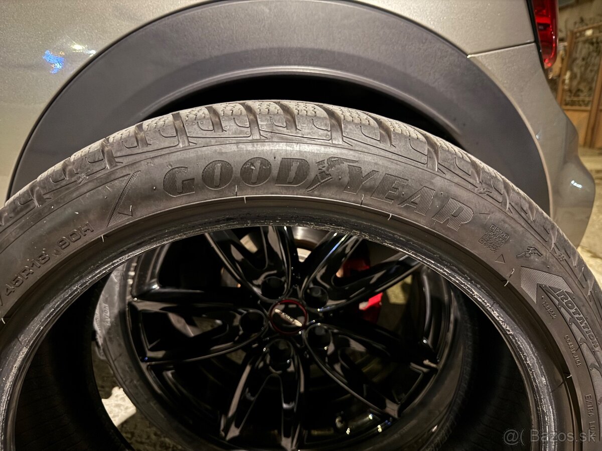 4ks zimné 205/45 R18 GoodYear