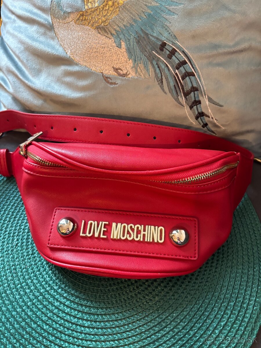 Ľadvinka love moschino