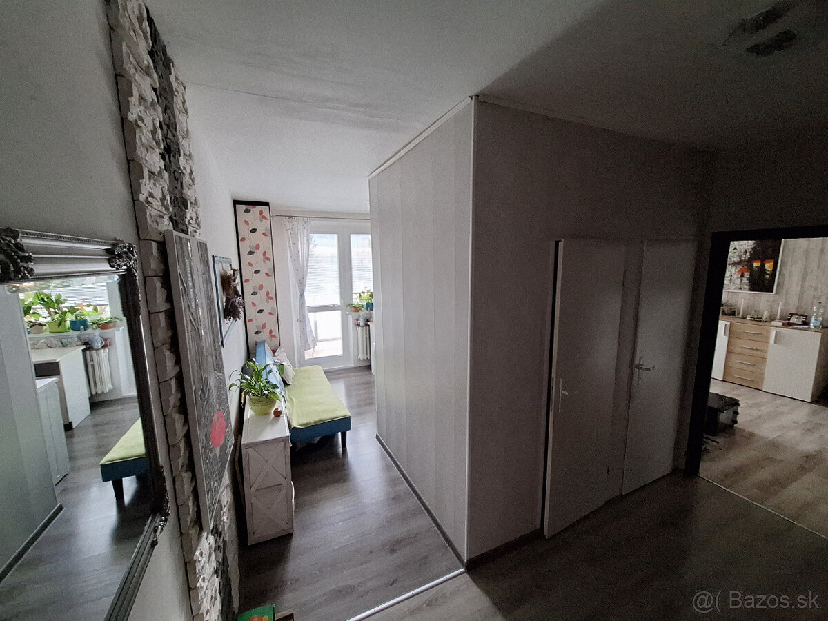 1-izbový veľký byt 44m² s dvomi lodžiami