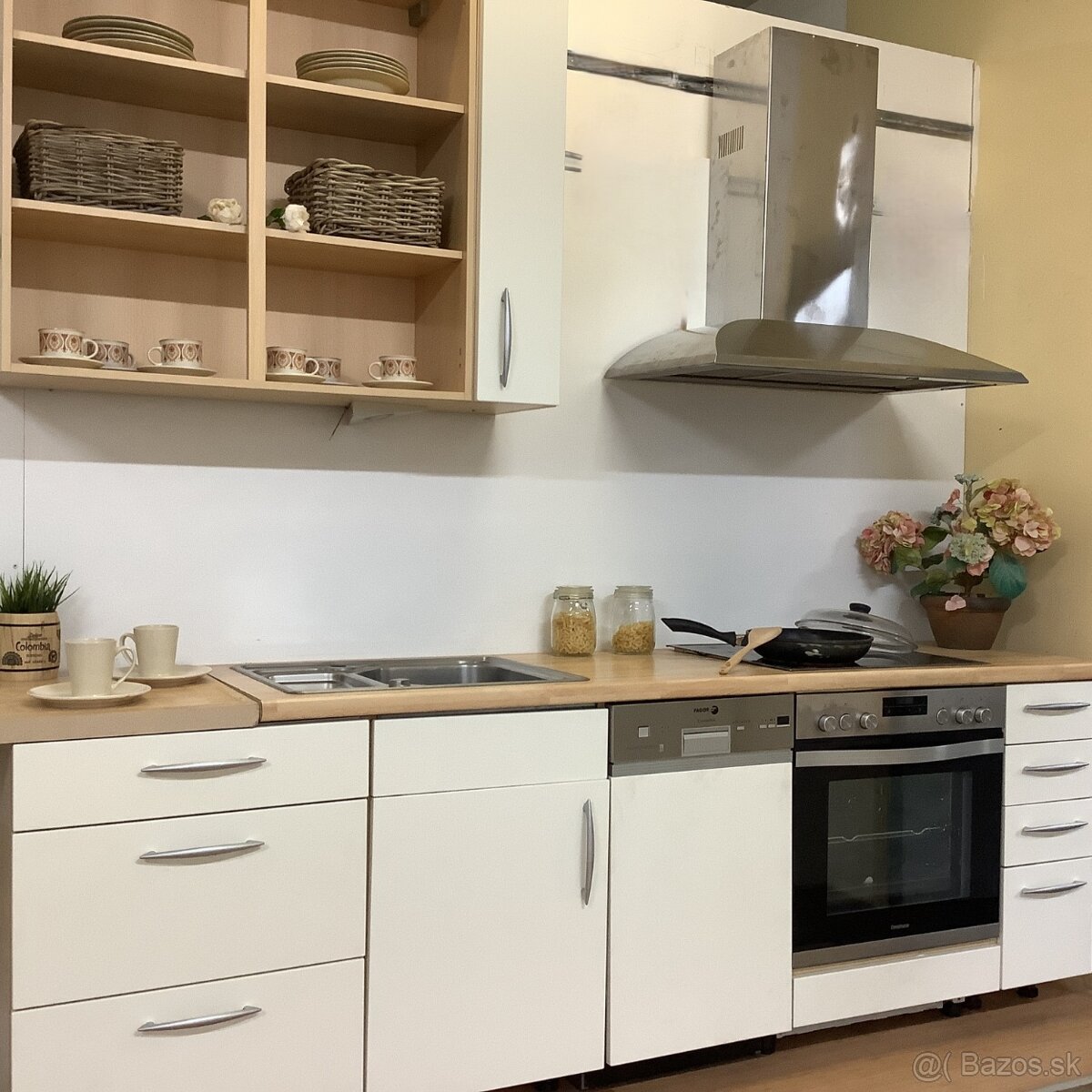 Moderná biela kuchyňa LUNA