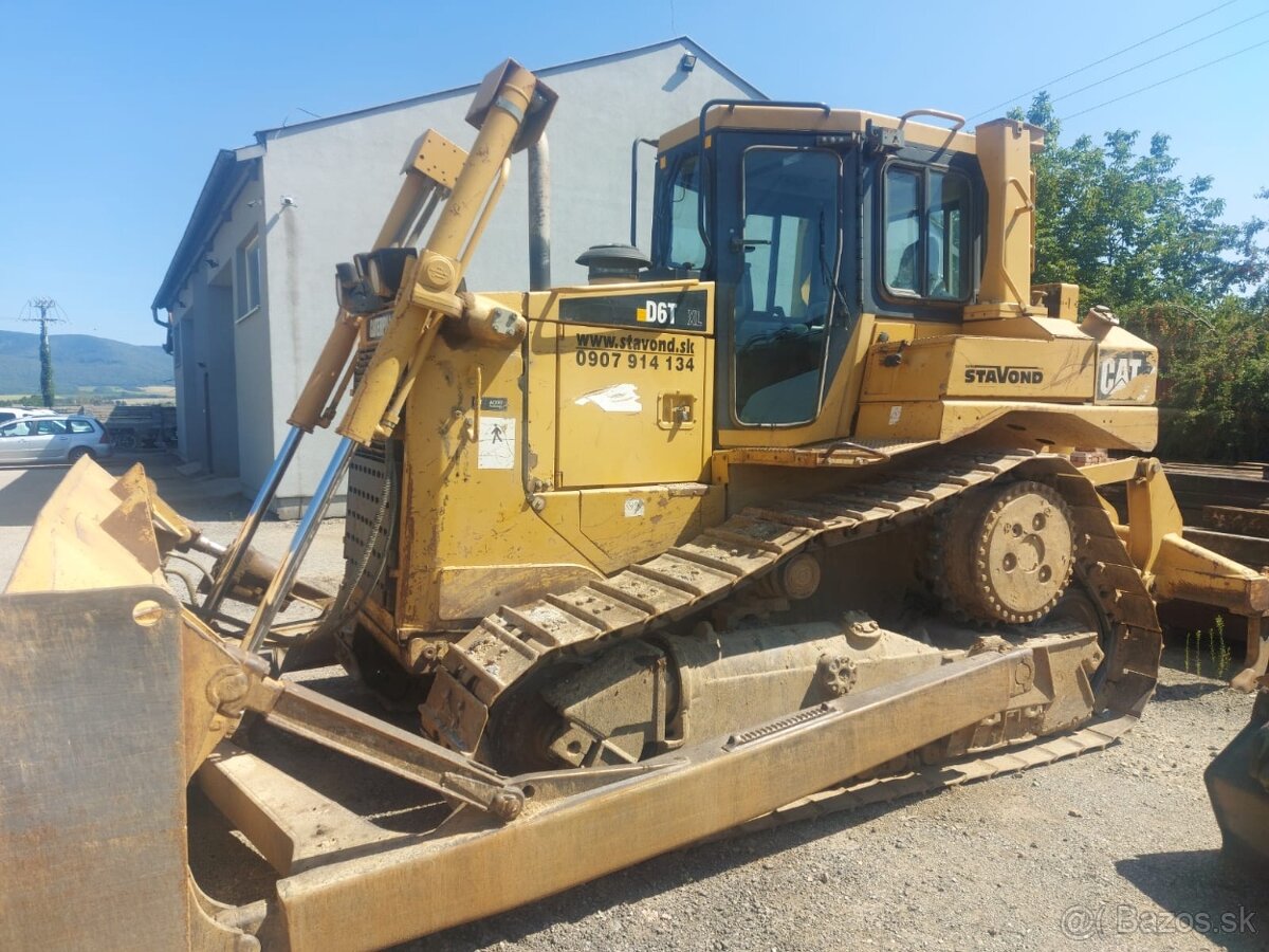 CAT D6