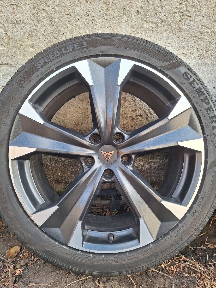 245/40 R19 Cupra Formetor