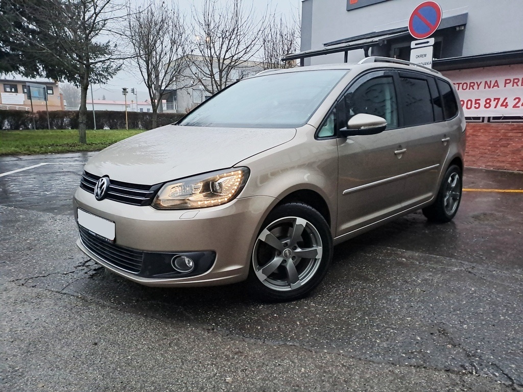 Volkswagen Touran 2.0TDI CR DSG Automat Highline 7 Miestny