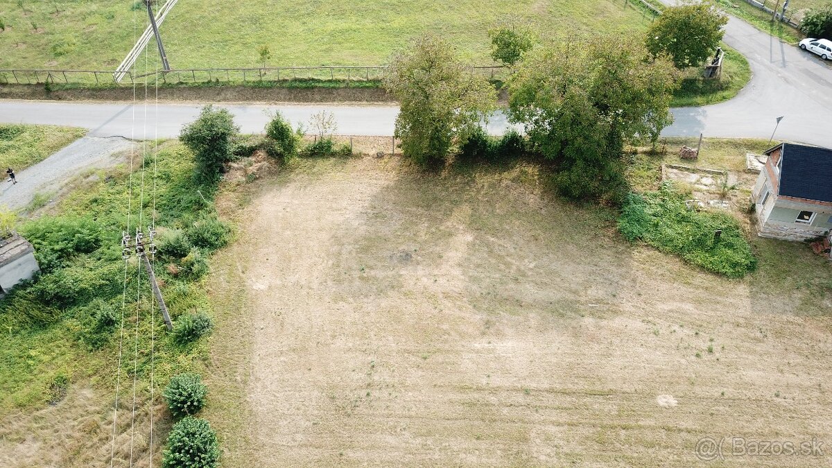 Pozemok na predaj v obci Podrečany  995m2