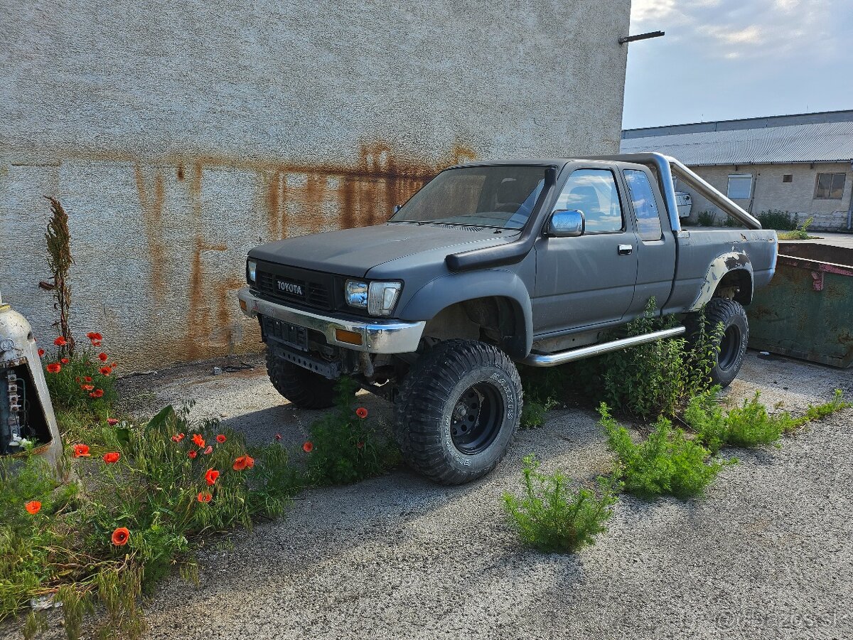 Toyota hilux 3.0 benzin