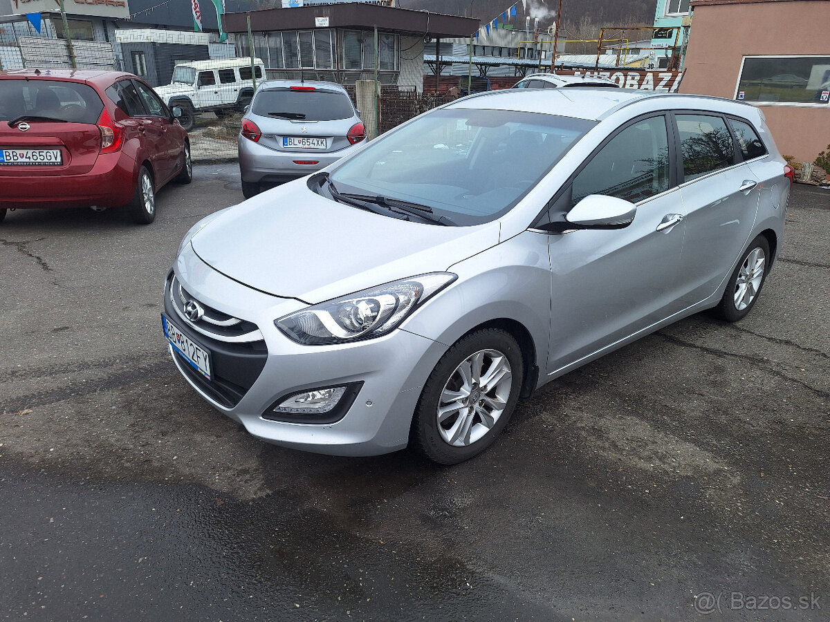 Hyundai i30 CW 1.6i CRDi HP 16V DOHC Style