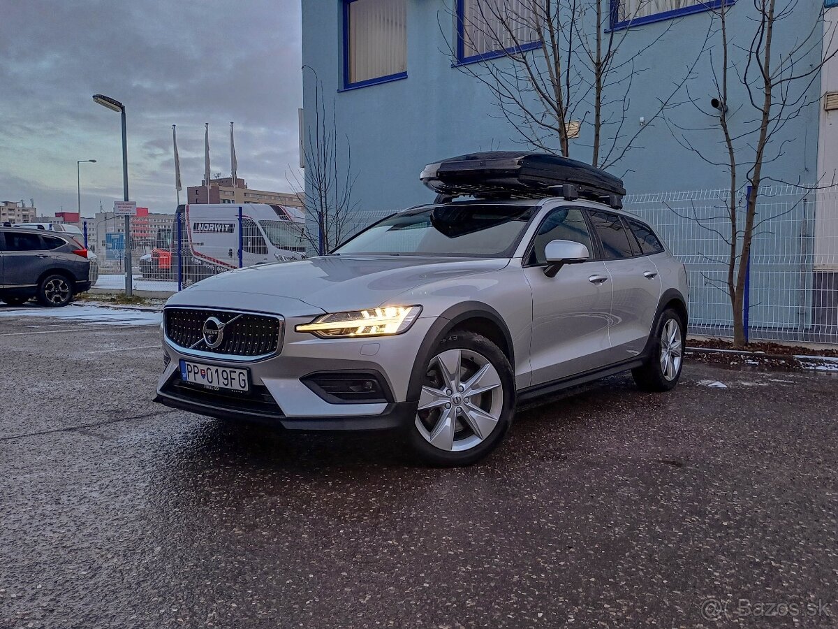 Volvo V60 Cross Country B4 145kW AT8 AWD Pro, v záruke