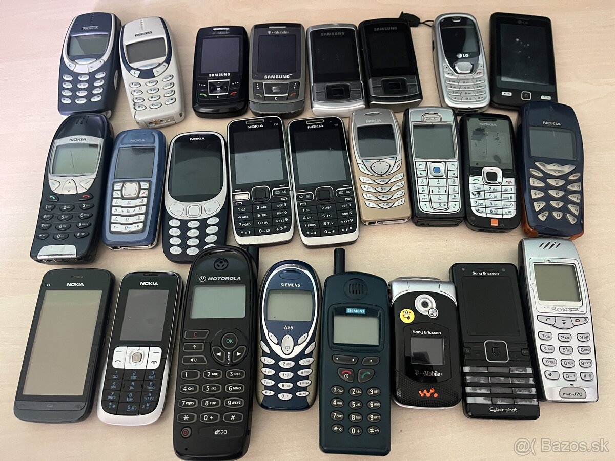 Zbierka starých mobilov