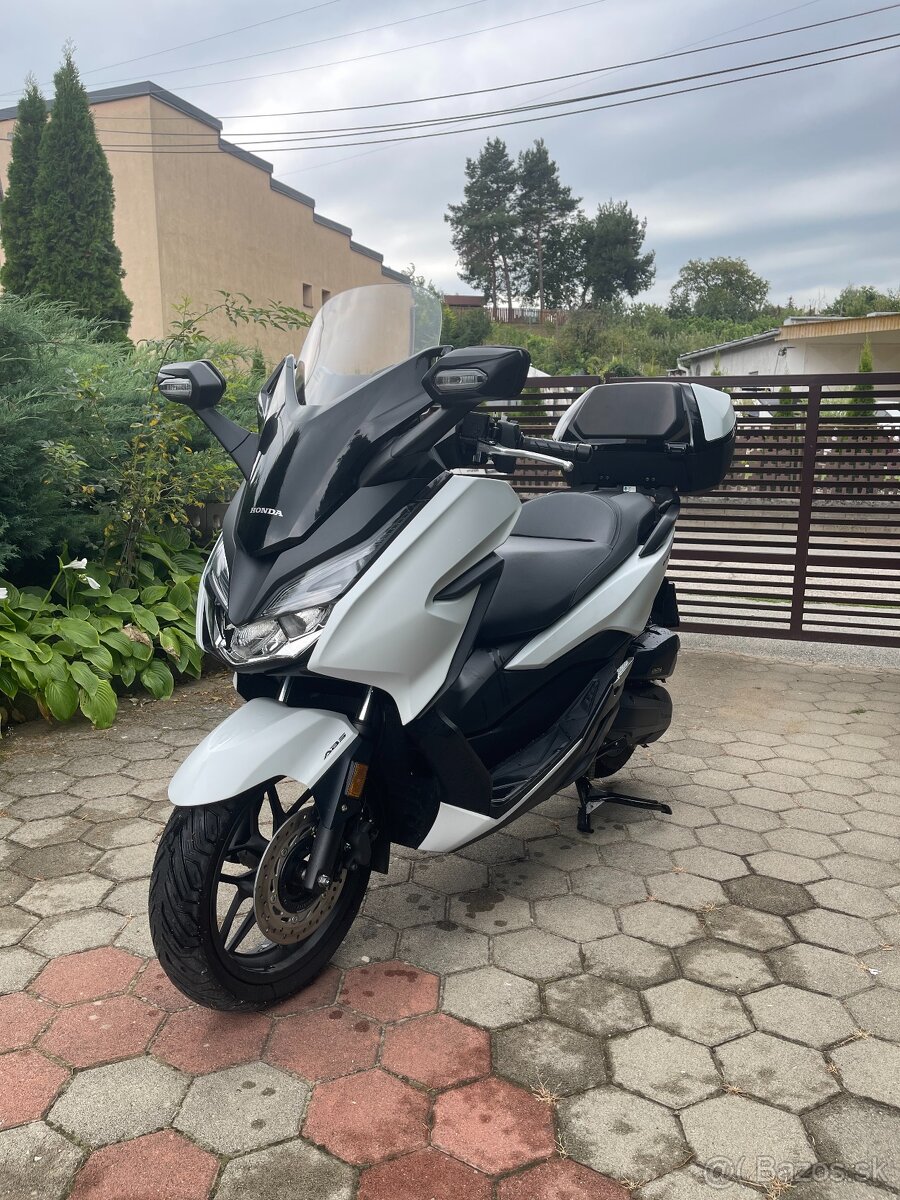 Predám - Honda Forza 125 / 2018 / 1 660 km