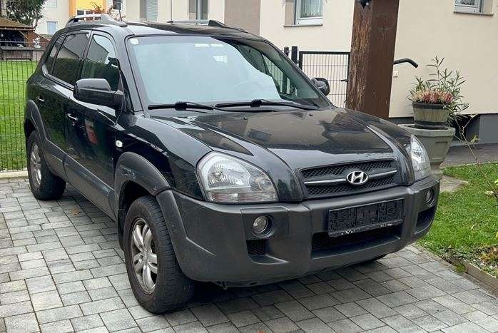 Hyundai Tucson 2.0 CRDi 103 kw r.2007 čierna farba