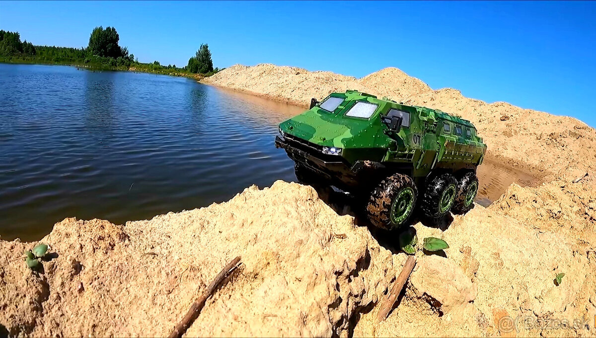 Nové RC auto Military Armádní Transportér 6x6 2ks Baterii