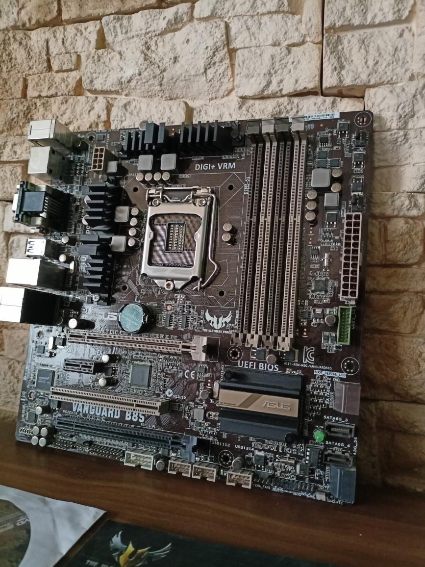 ASUS VANGUARD B85 - Intel B85, socket 1150, origo balení