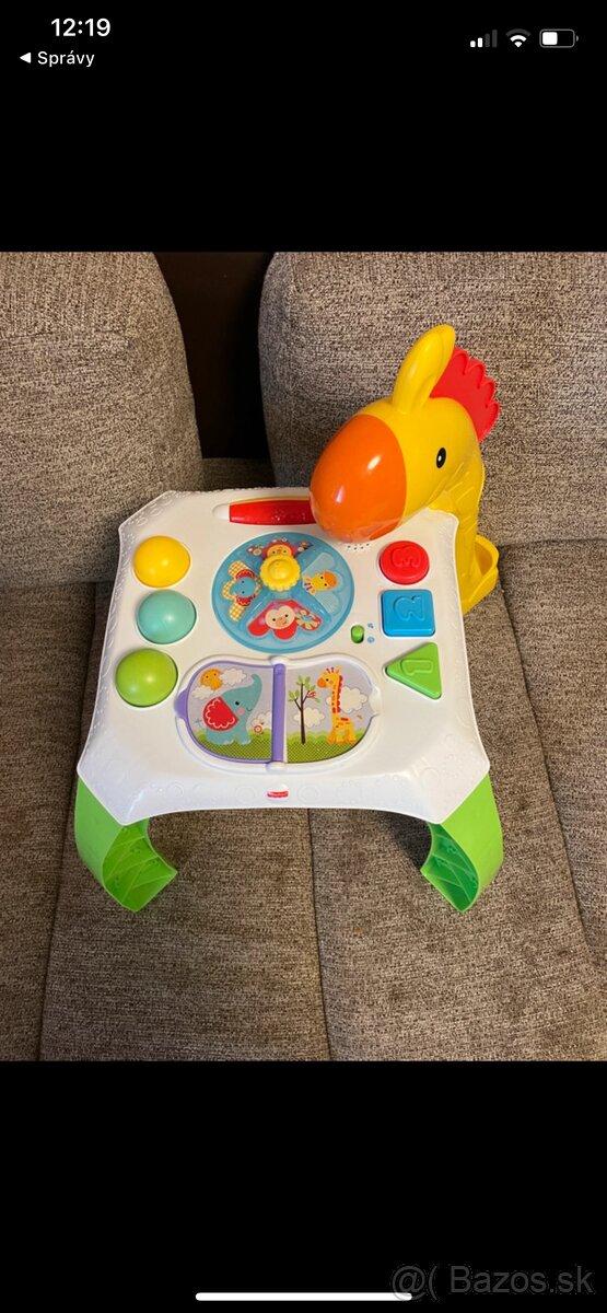 Aktívny stolík FISHER PRICE 9m+ so žirafou