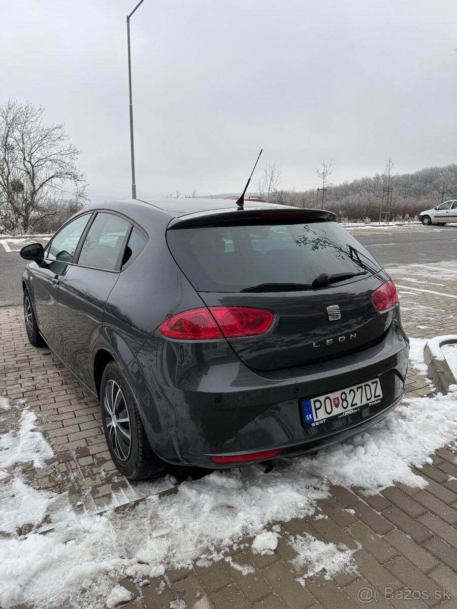 seat leon , benzin , 97 500km