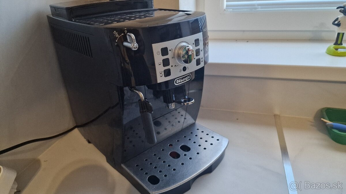 Kávovar Delonghi Magnifica S