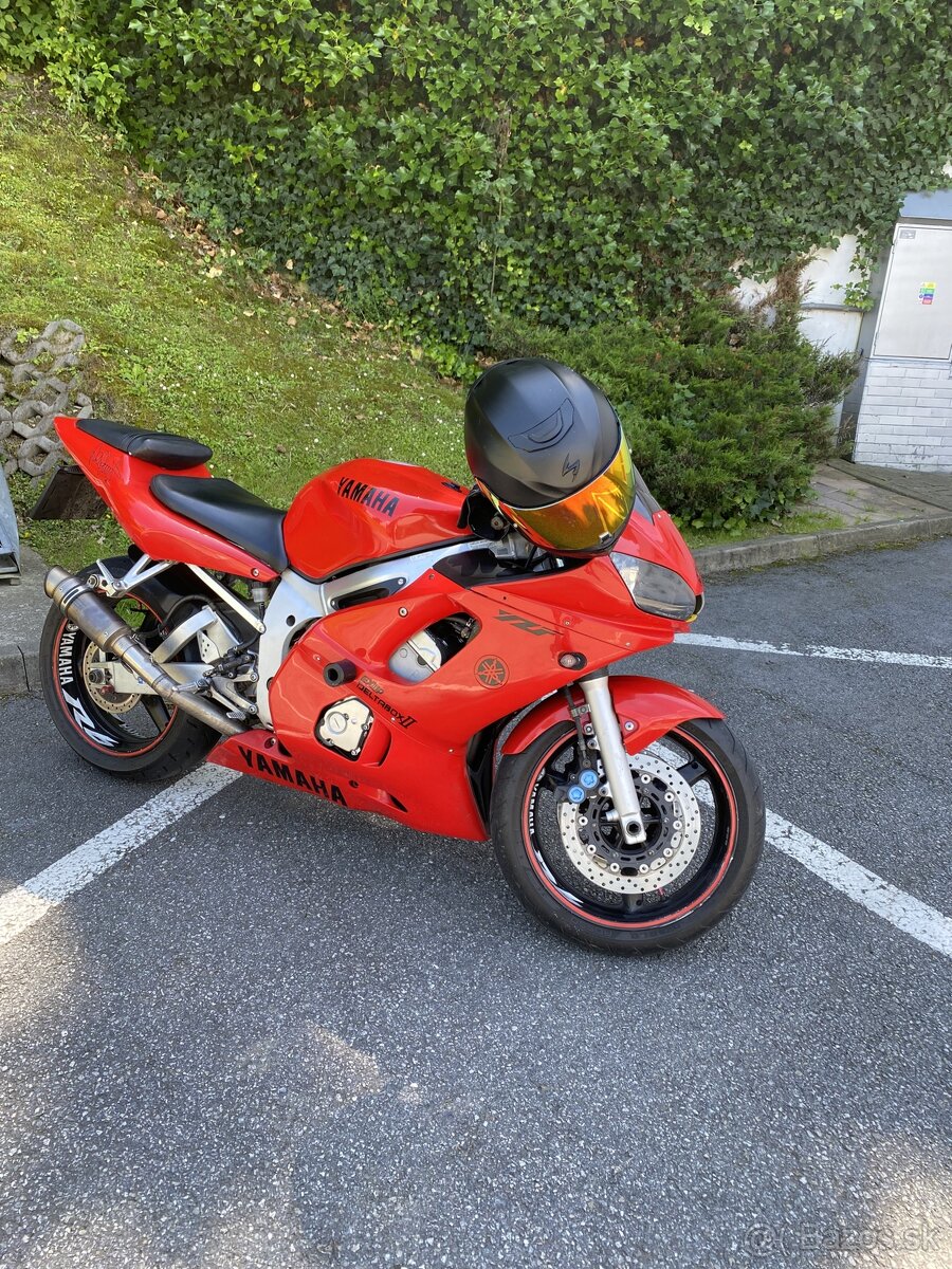 Yamaha R6