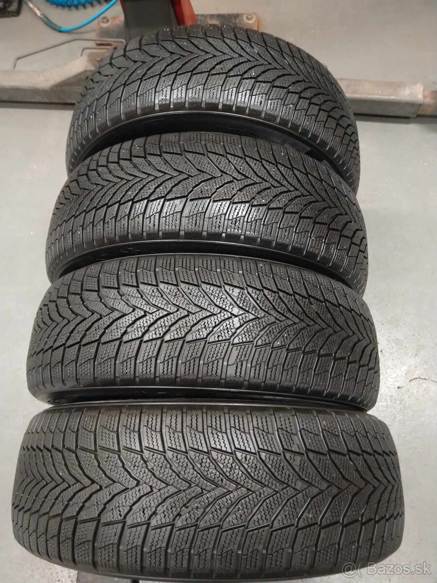 225/60 R 17 zimné NEXEN.