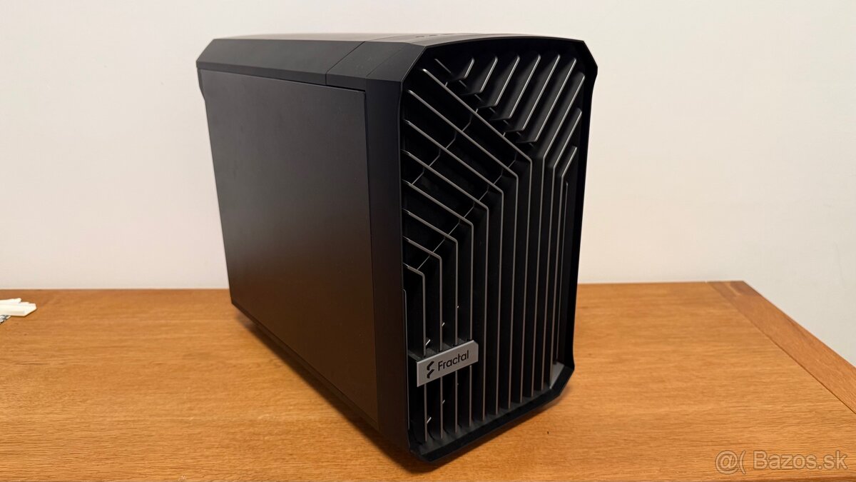 Predam mITX PC skrinku Fractal Design Torrent Nano