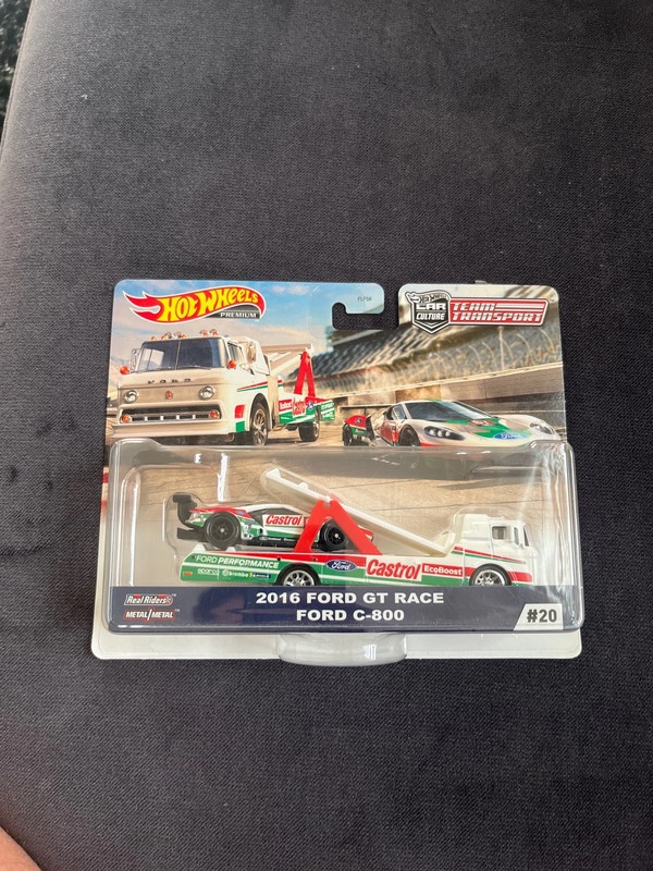 Hot Wheels Team Transport 2016 Ford GT Race