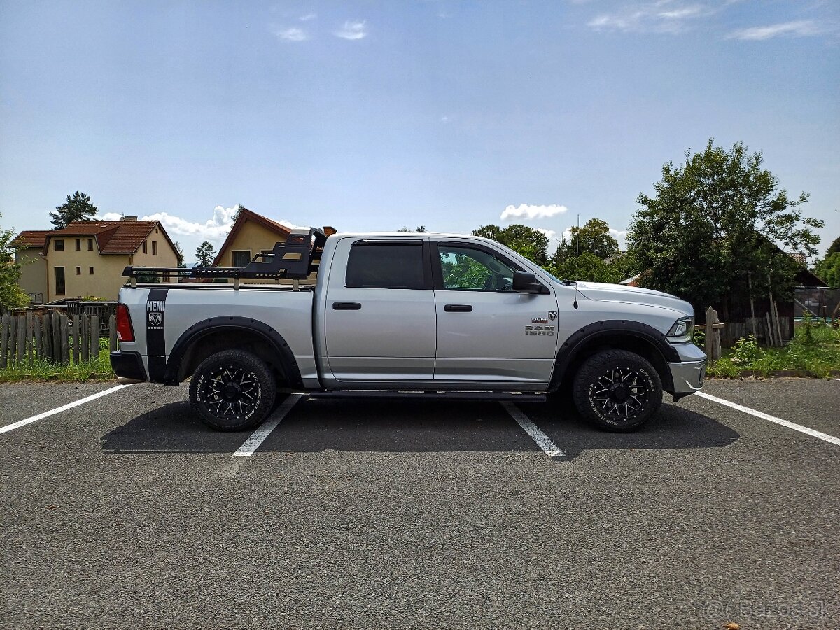 Dodge RAM 1500 5.7 HEMI 295 kW 4x4, r. v. 2017, DPH