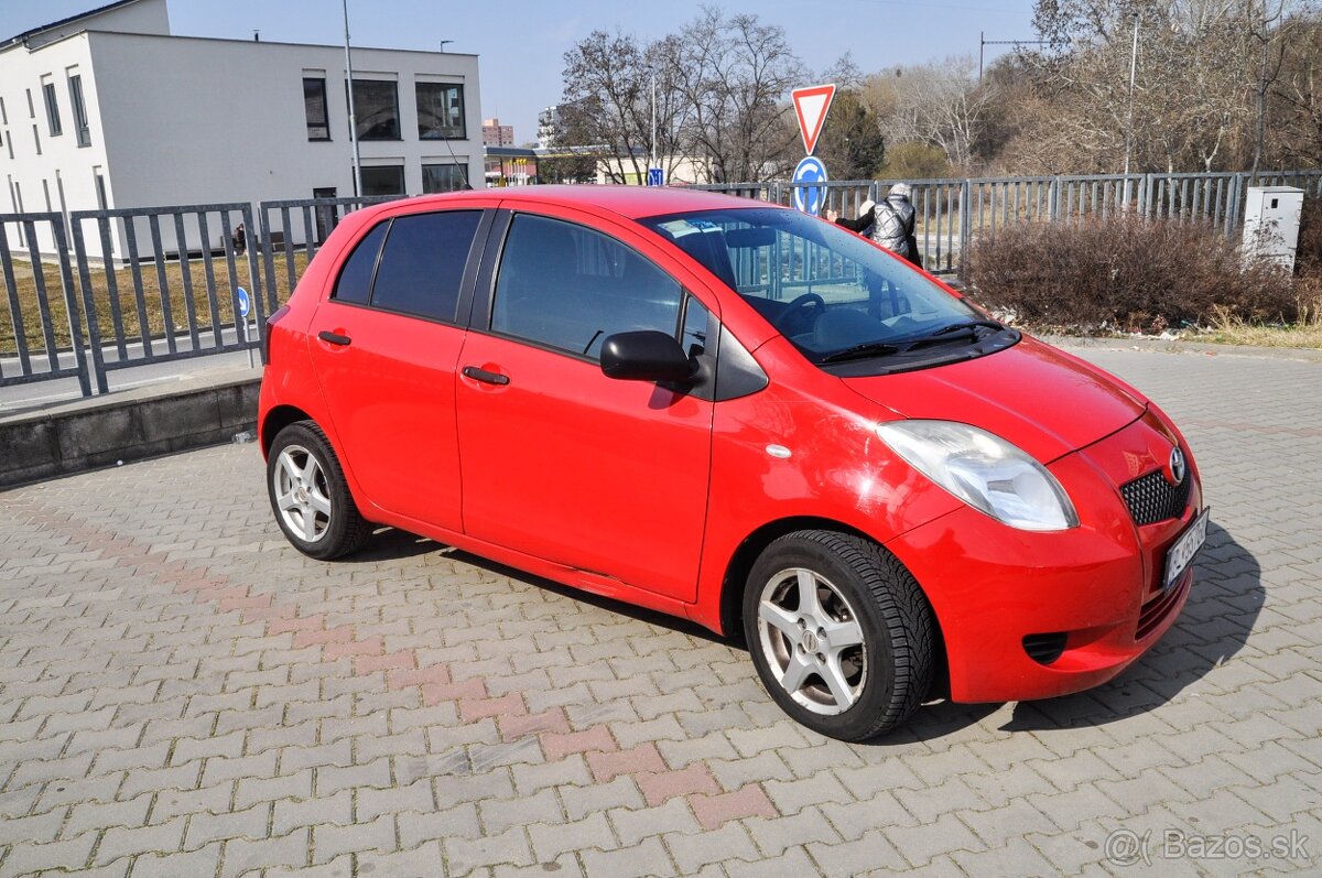 Toyota Yaris 1.3 benzín