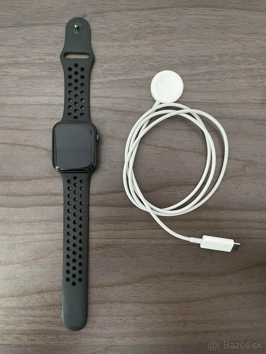 Apple Watch SE 44mm Nike