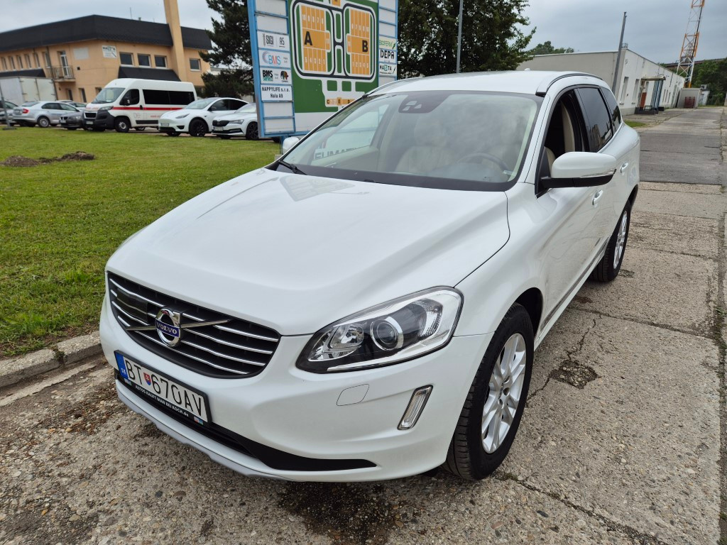 VOLVO XC60 D5 AWD SUMMUM 2016 100% 117.5tis km (odp. DPH)