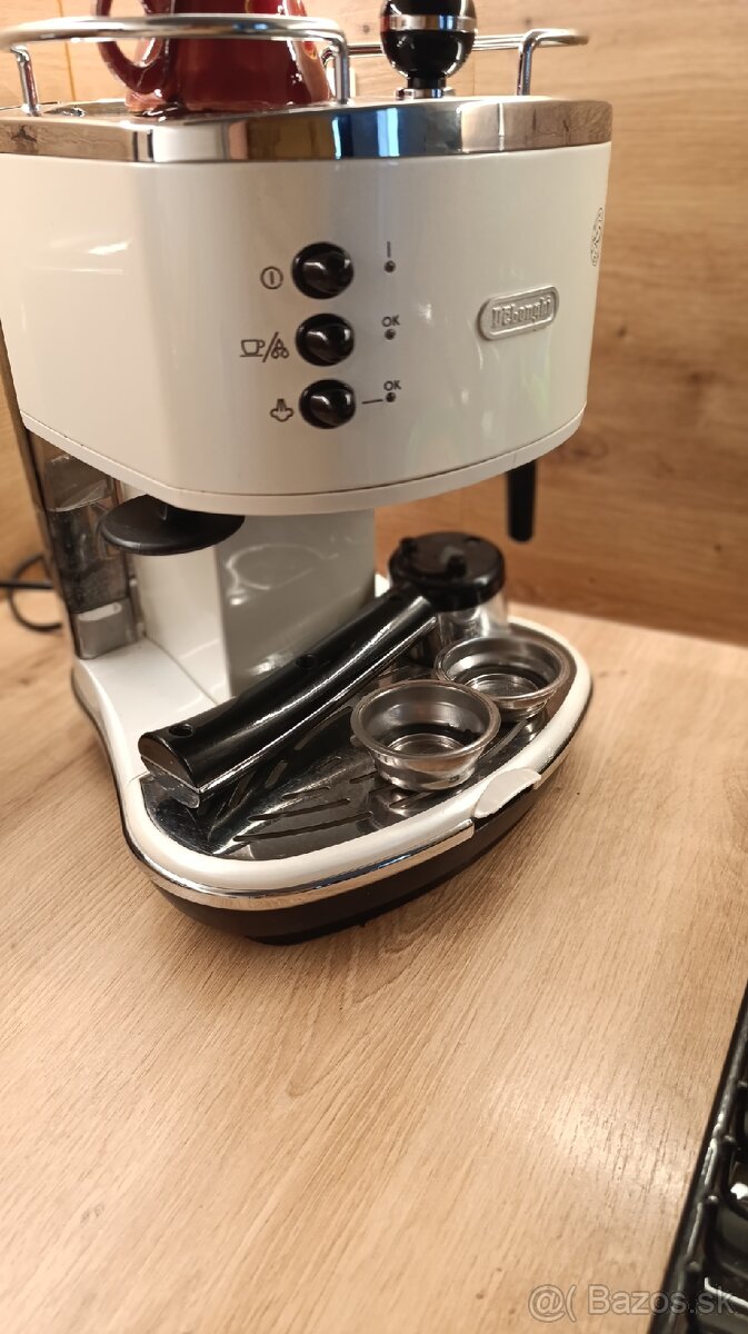 Pákový kávovar DeLonghi Icona Vintage ECOV