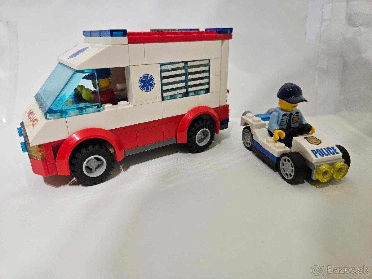 Lego Sanitka 60023 a policajná motokára