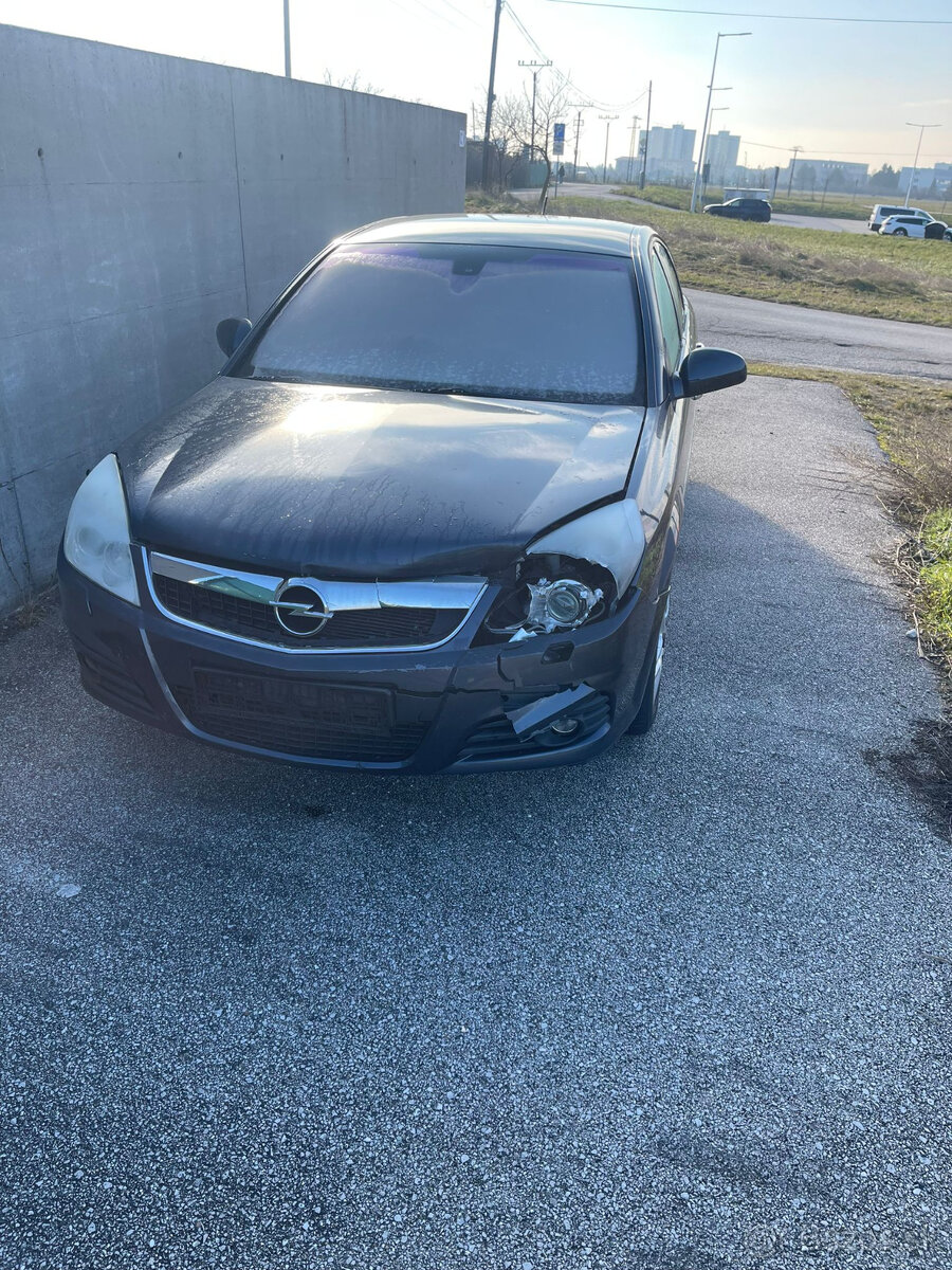 Opel Vectra Z-C (poškodená)