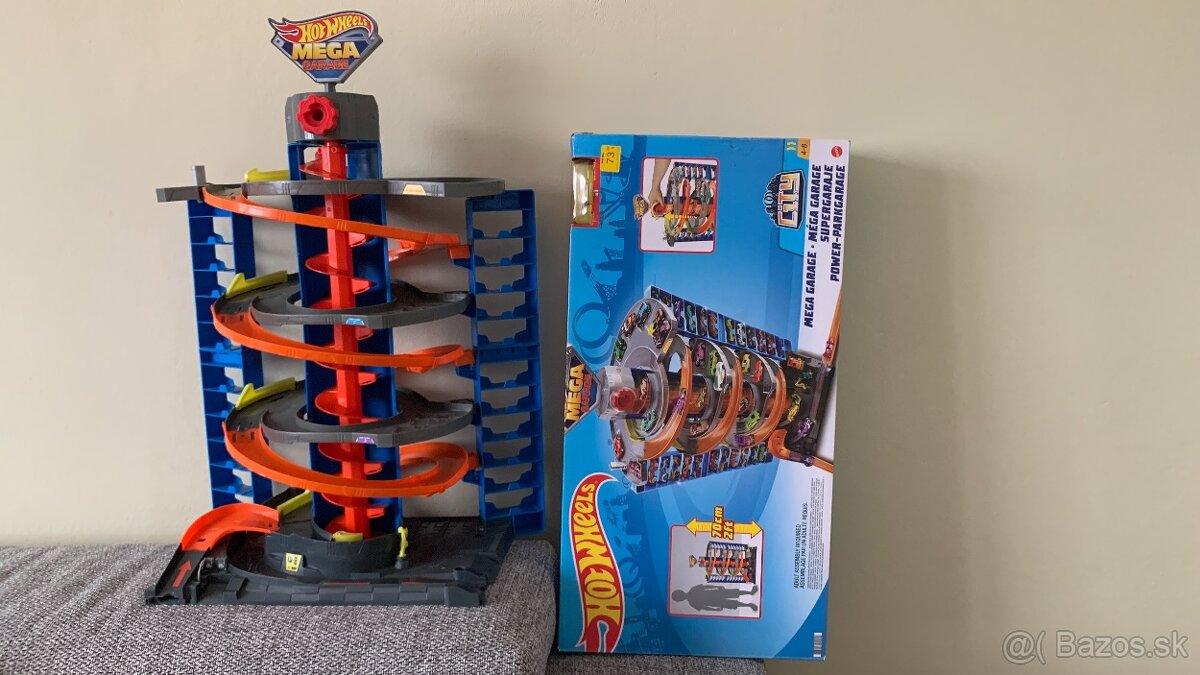 Hot wheels mega garáž s výťahom