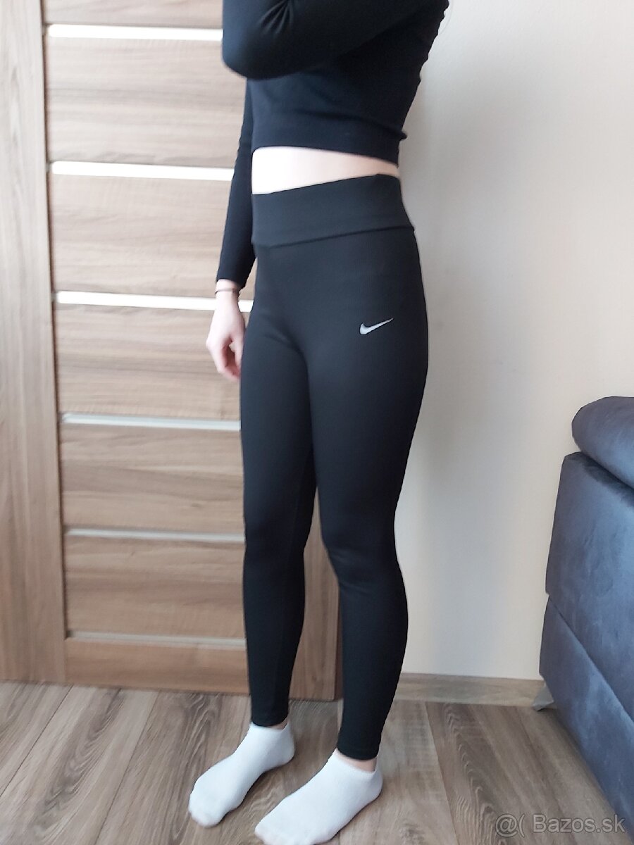 Damske leginy Nike vel.S