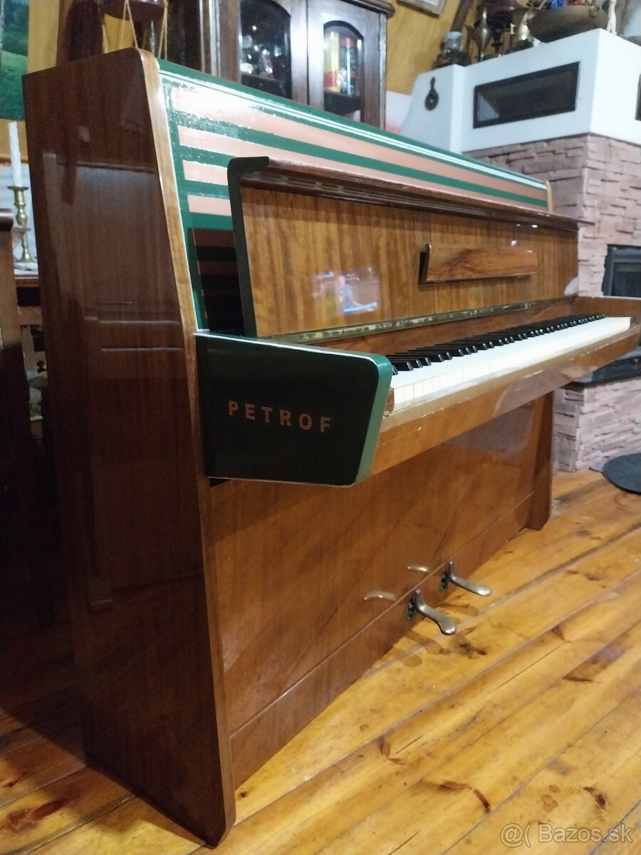 Pianino   Petrof  ...  Luxusné