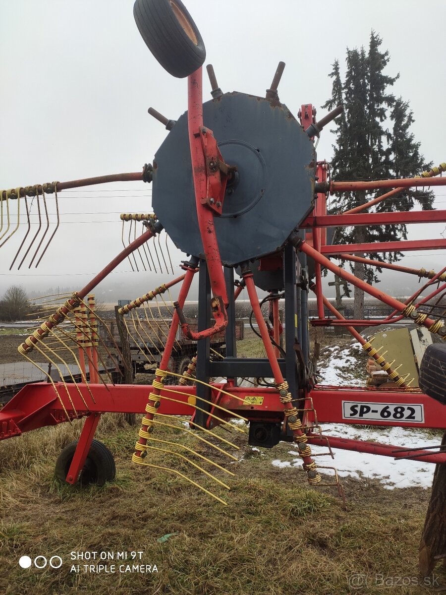 Traktor,kosačky,hrabacka