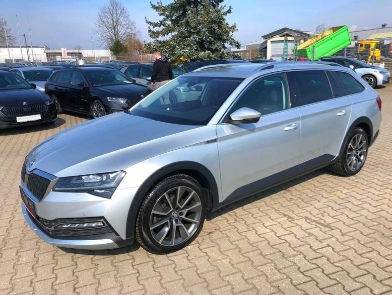 ✅️Škoda Superb 2.0 TDI Scout 4x4,Virtual,Ťažné,Canton✅️