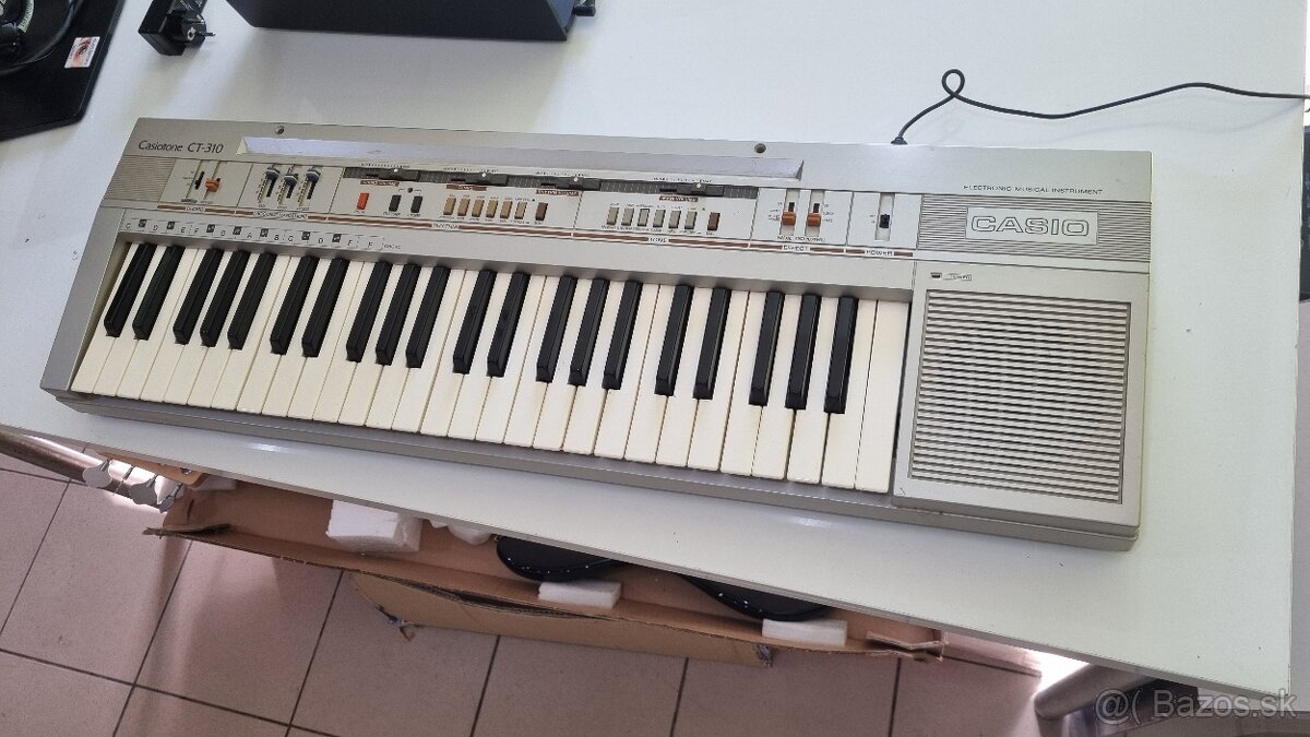 staršie retro klávesy casio CT-310