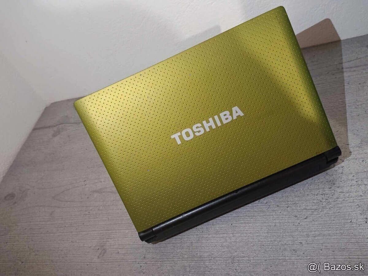 10" notebook Toshiba NB500 / 2GB/250GB zelená TOP stav