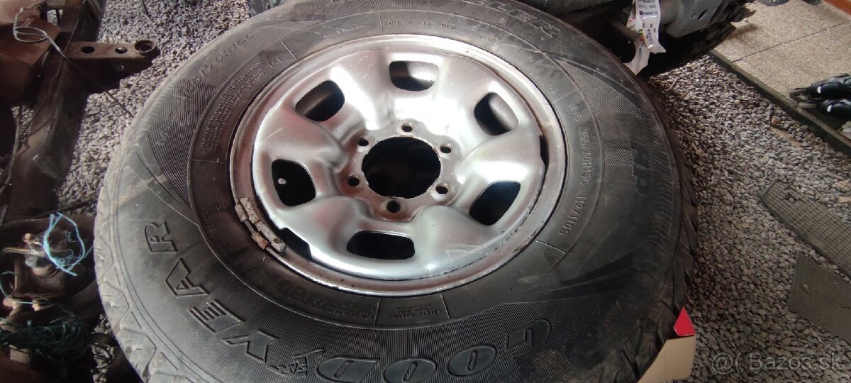 255/70 R15 C 6x139.7 M+S