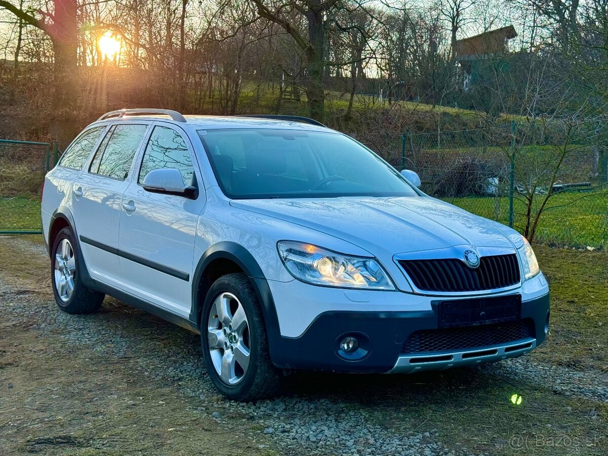 Škoda Octavia Scout 2.0 TDI TAŽNĚ VÝHŘEV XENONY SENZORY