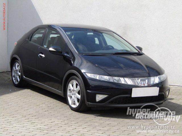 Honda Civic 8g  predná maska