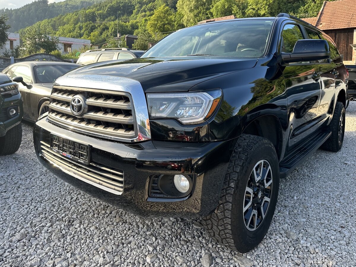 2016 Toyota Sequoia SR5 5,7 V8 4x4 7-miest podvozok +5cm