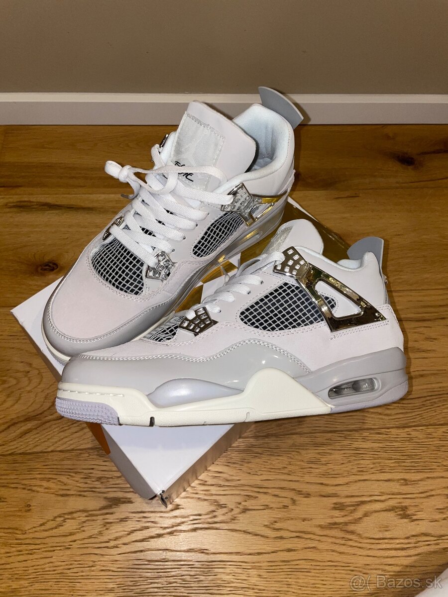 Jordan 4 Retro Frozen Moments