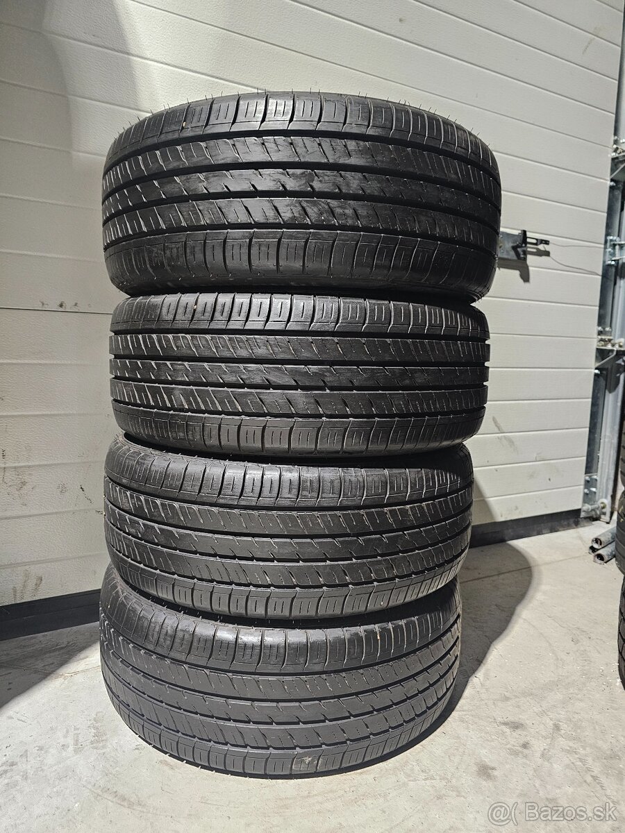 Zánovné Letné Pneu Dunlop 215/50 R17