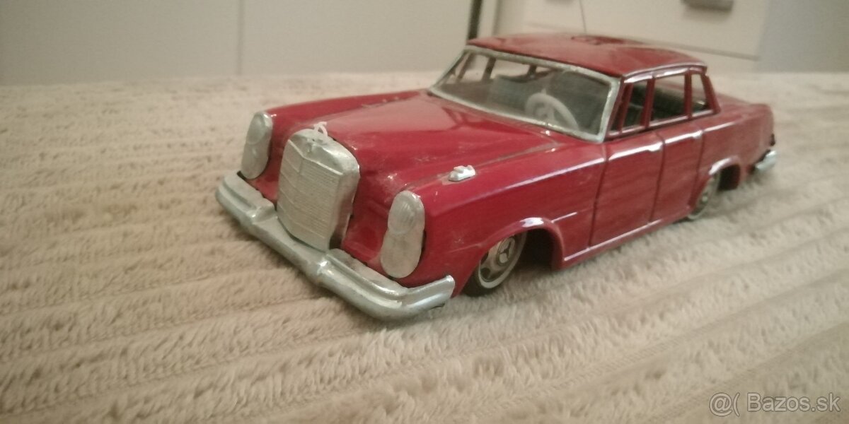 Retro mercedes 21cm